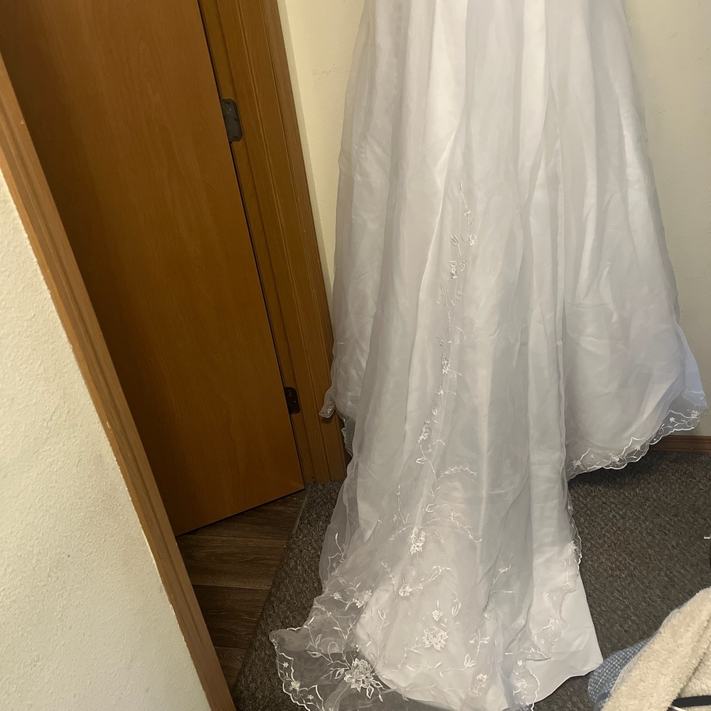Elegant White Wedding Dress